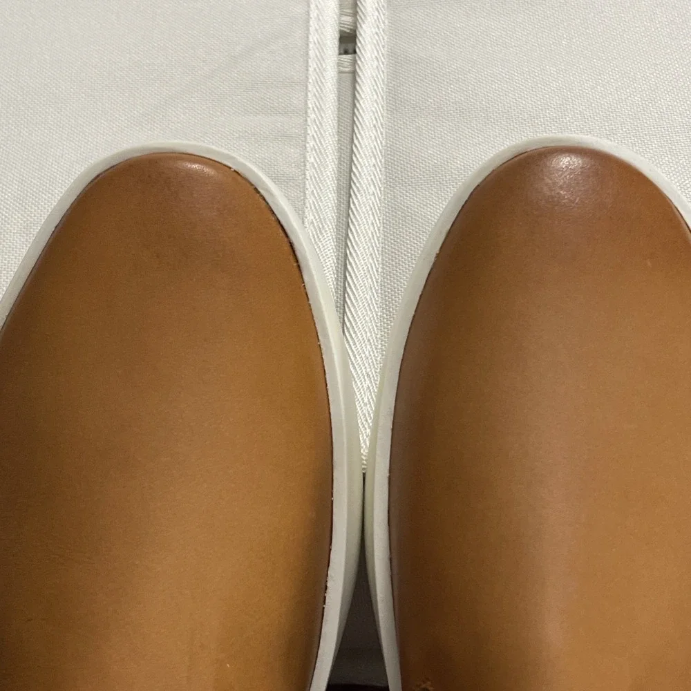 NIB Wolf and Shepherd Cruise Slip‎ On Loafer Men 7.5/Women 9 Honey Brown White
